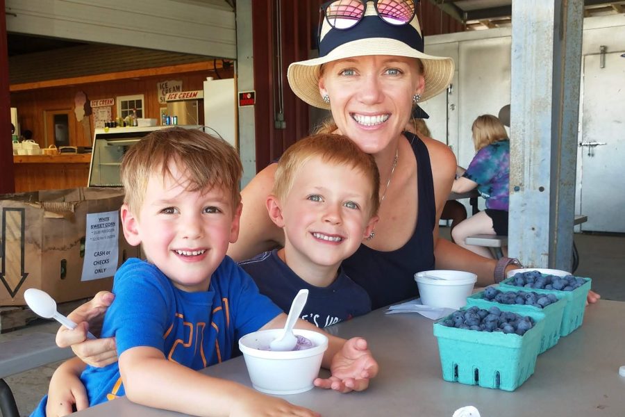 family at college run farms a0a6f21e4e4467e82e2cb3063a260d01