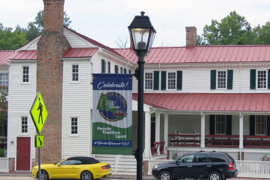 Hanover Tavern with banner out front e4d03a82e9ab73d4123c68d5b73beffa