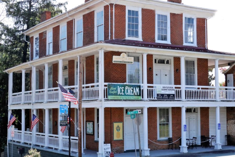 Lafayette Inn 038b8e85e1e3b94676be4d17a98ea67f